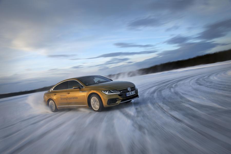  Volkswagen Arteon 4Motion R-Line 2017 года  (WW) (фото 25 из 30)